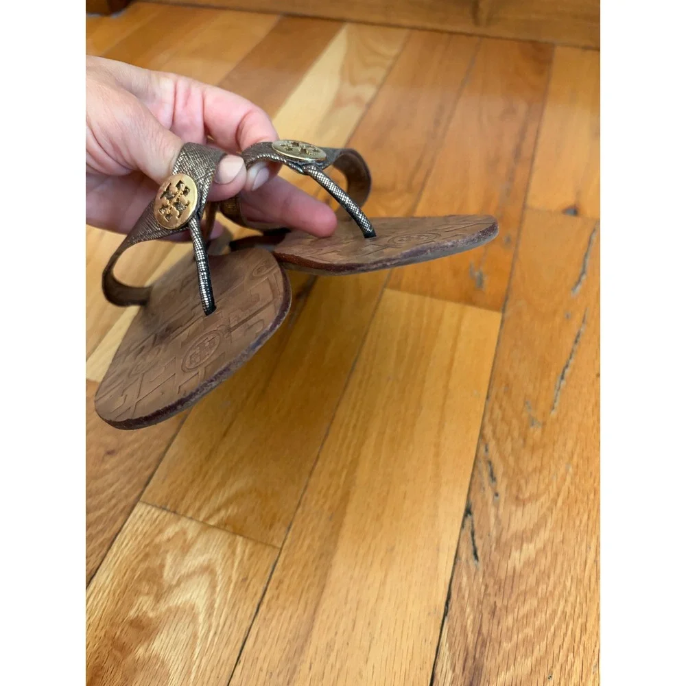 Tory Burch Thora Bronze Leather Gold Logo Flip Flop Thong Sandal Size 9